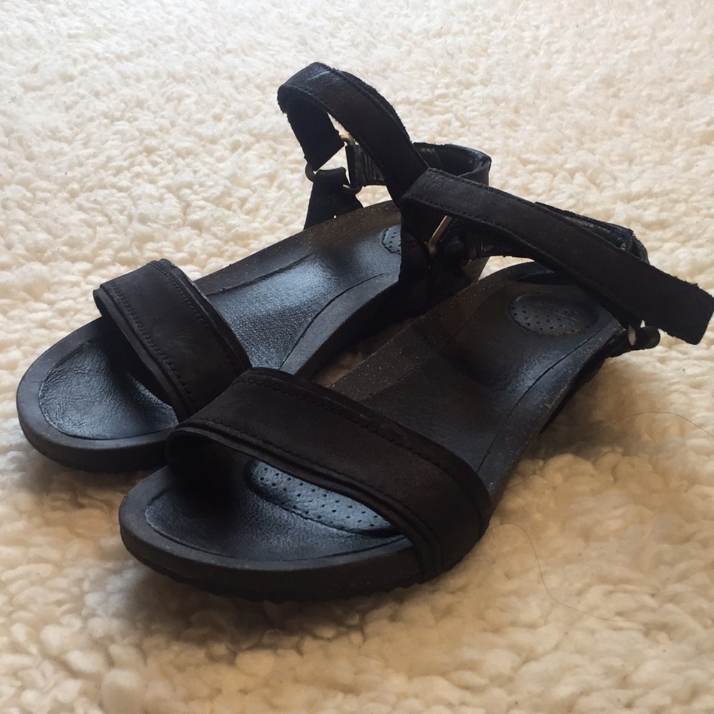 Teva Women’s Ysidro Sandal sz 6.5
